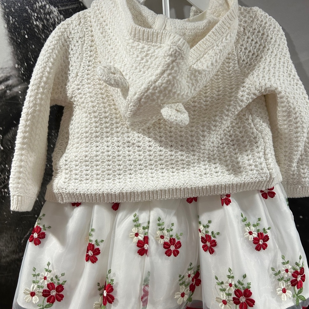 Tommy Bahama baby size 9-12 months 🐻 sweater